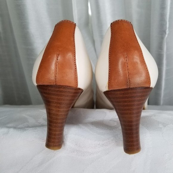 Lauren Ralph Lauren Round Toe Heels (size 7.5B) Classic style. - Picture 4 of 7